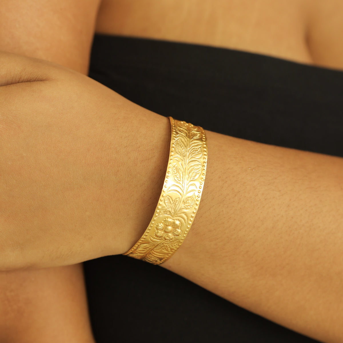 Pulseras Ivatan Gold Band Bracelet