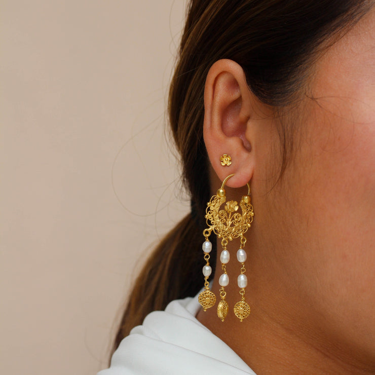 Gold Earrings with Freshwater Pearls
