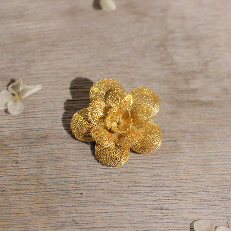 Gold Rosa Filigree Brooch